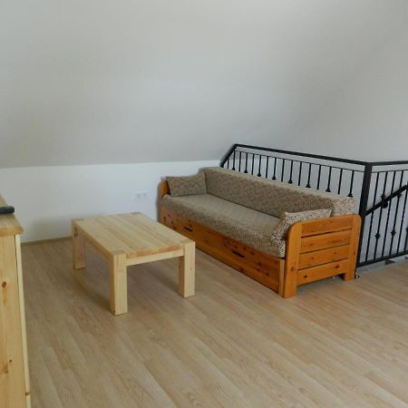 Familia-Pelso Apartmanhaz Zamardi Ngoại thất bức ảnh