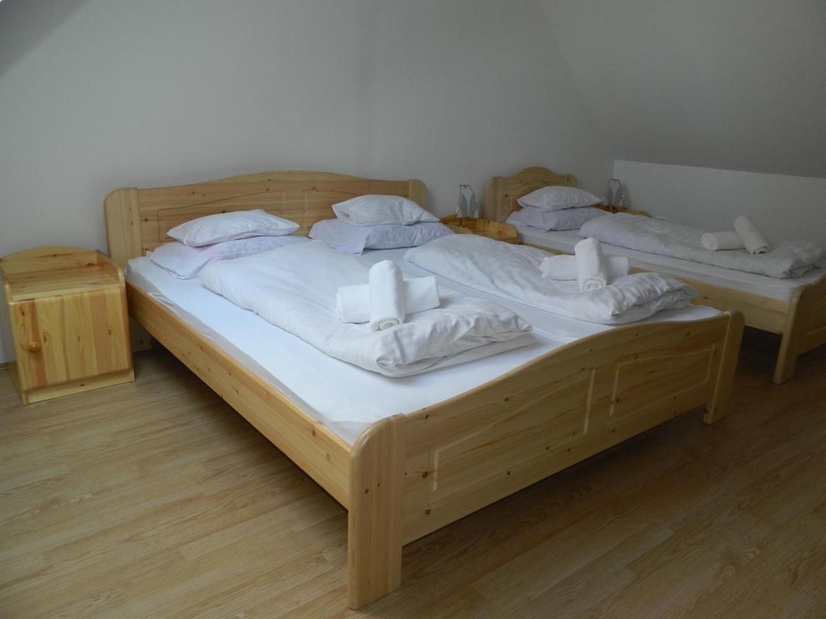 Familia-Pelso Apartmanhaz Zamardi Ngoại thất bức ảnh
