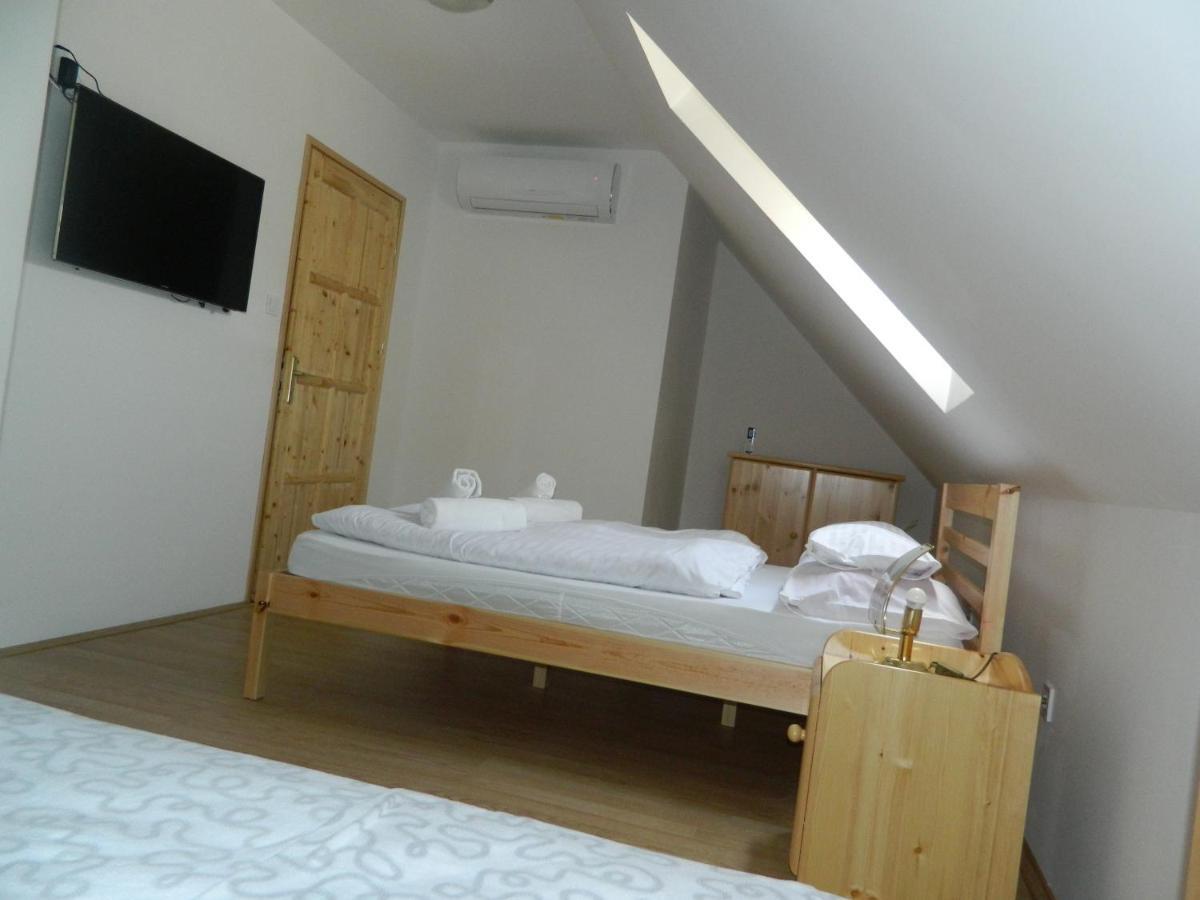 Familia-Pelso Apartmanhaz Zamardi Ngoại thất bức ảnh